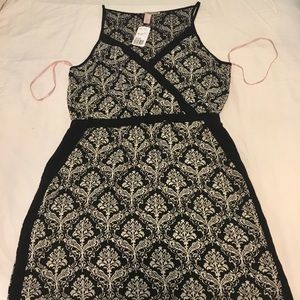 Black and creme dress with pockets